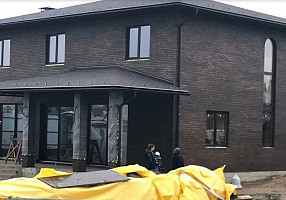 Облицовочный кирпич 1 НФ Графит Дуб в кладке
