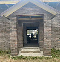Архитектурное решение входа из кирпича Графит