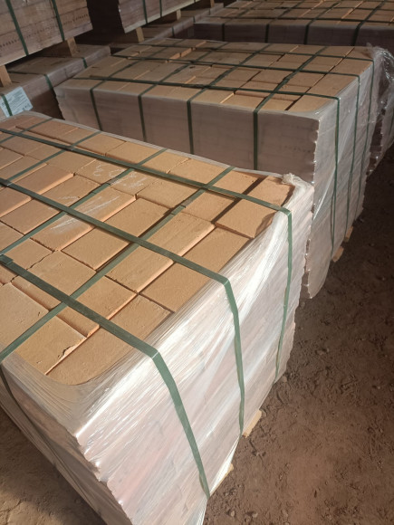 Сформированные паллеты с плиткой ТКШ 35 мм, готовые к прямой отправке на объект. Сформированные паллеты с плиткой ТКШ 35 мм, готовые к прямой отправке на объект.